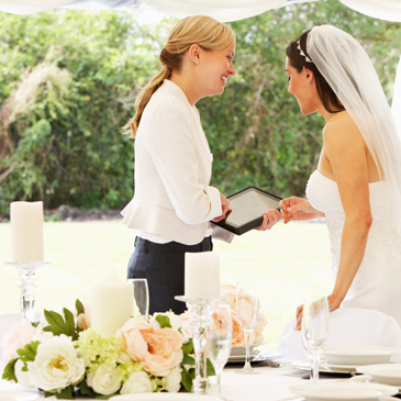 Finding a Wedding Planner to Realize Your Dream Winter Wedding
